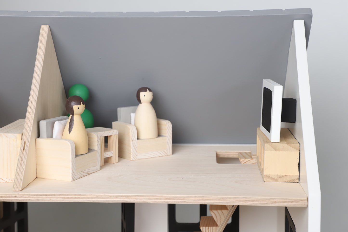 Birch WonderHome with Balcony and garage - 40pcs of furniture included