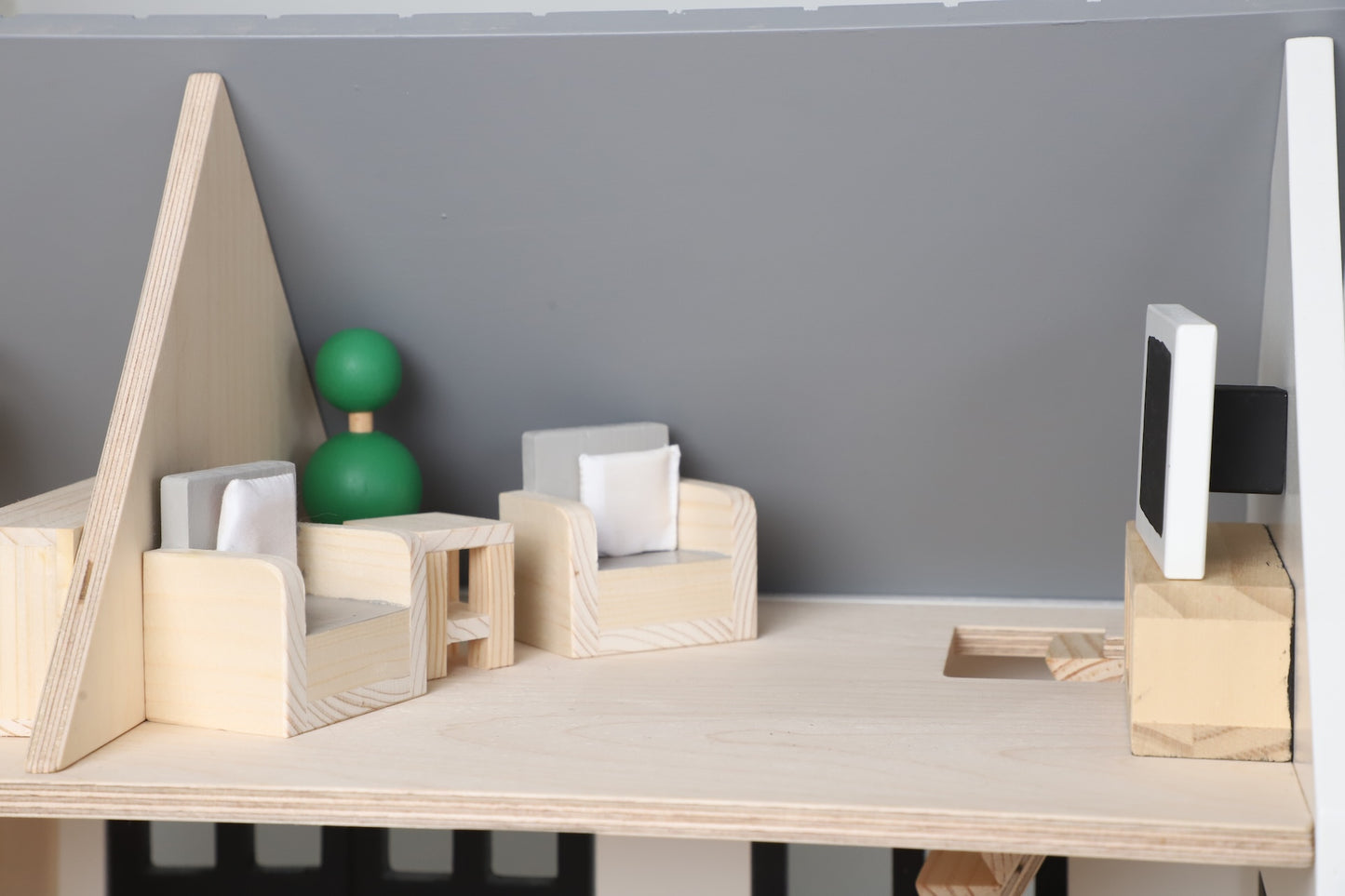 Birch WonderHome with Balcony and garage - 40pcs of furniture included